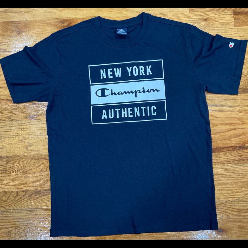 🔥Brand new Champion Large T Shirt 🔥